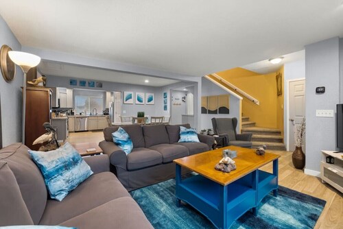 Luxury 3-bedroom Tri-Level w/ Game Room