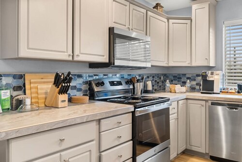 Luxury 3-bedroom Tri-Level w/ Game Room