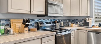 Luxury 3-bedroom Tri-Level w/ Game Room