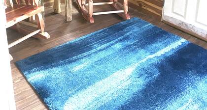 cozy cottage with pool on lake