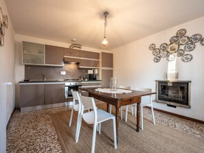 Dining - Lovely apartment in villa for 3 people with pool, terrace and pets allowed (Cortazzone)