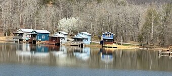 Waterfront Tiny Fishing Cabin -30 minutes from Chattanooga