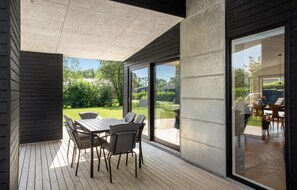 Outdoor dining - Beautiful home in Sæby with harbor view (Sæby)