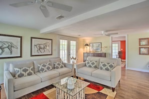 TV - Lovely Pottsboro Home w/ Patio & Fire Pits! (Pottsboro)