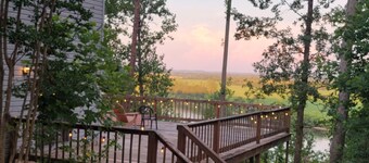 Escape to Tranquility: Scenic Tennessee River Cabin Retreat