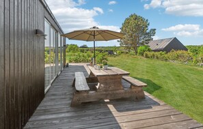 Outdoor dining - Gorgeous home in Allinge with sauna (Allinge)