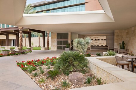 Hilton North Scottsdale At Cavasson - Image 17