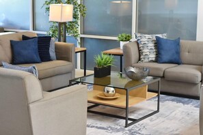 House, 4 Bedrooms | Living room