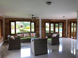 家庭單棟房屋 | 客廳