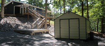 Cozy lake cottage minutes from Lake Barkley Resort and Land Between the Lakes. 