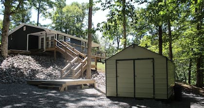 Cozy lake cottage minutes from Lake Barkley Resort and Land Between the Lakes.