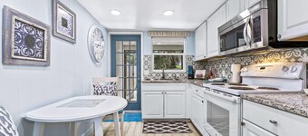 Quiet Downtown Sarasota Villa. Updated 2022.