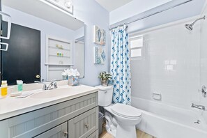 Combined shower/tub