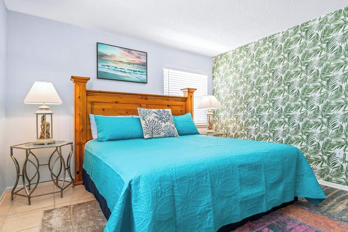 2 bedrooms, iron/ironing board