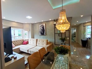 Smart TV y chimenea 