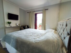 2 quartos, ferros/tábuas de passar roupa, berço de viagem