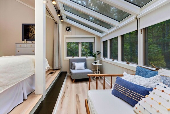 4 habitaciones, tabla de planchar con plancha y cuna de viaje 