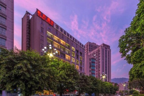 Senlian City Express Hotel (Qingyuan Gulongxia City Beiqi Station Store)