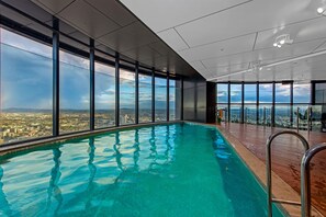Outdoor pool, an infinity pool - SkyHigh Style ~ 2Bed/2Bath/1Car/VIEWS! ~ CBD (Brisbane City)