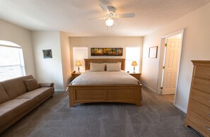 4 Schlafzimmer, Schreibtisch, Bügeleisen/Bügelbrett, Reisekinderbett