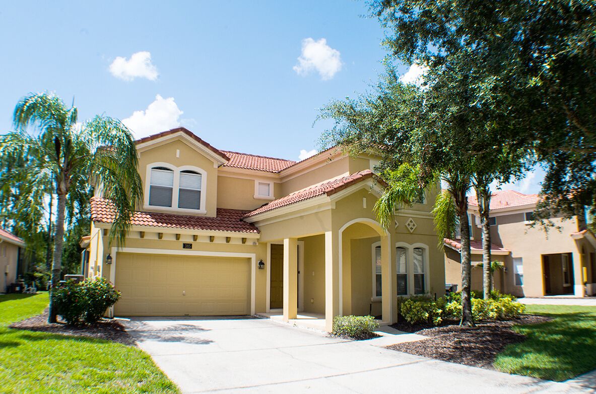 Luxury villa, gated community near Kissimmee with private south-facing pool.