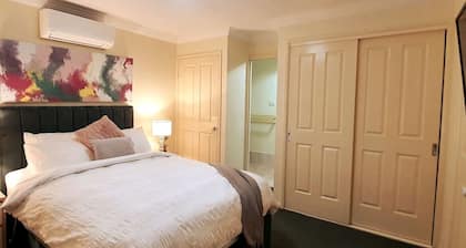 Stylish Home 3mins walk to Worrigee Medical Centre