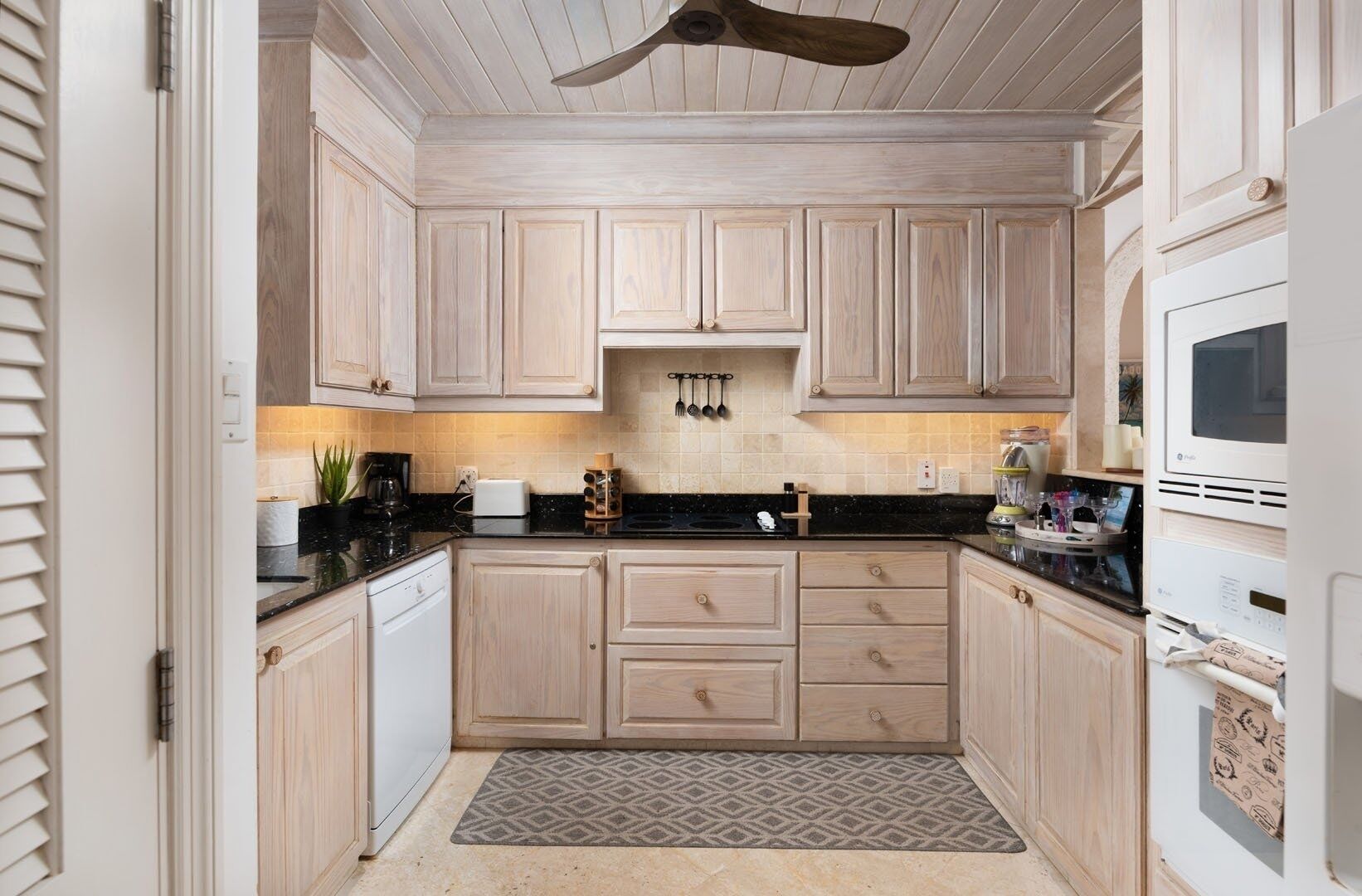 Apartemen, 2 kamar tidur | Dapur pribadi | Lemari es, oven, mesin pembuat kopi/teh, dan pemanggang roti