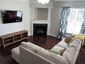 Smart TV, fireplace