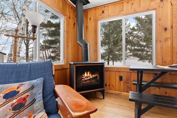 Smart-TV, Kamin, DVD-Player, Musikbibliothek