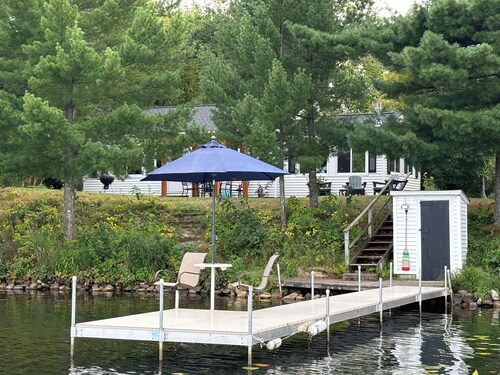 Cozy cottage with a vintage vibe on a beautiful lake.  