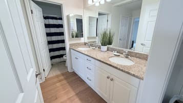 Combined shower/bathtub, hair dryer, towels, toilet paper