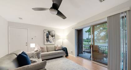 ♛The Broadway Special♛ - 2 Bd/1 Bath Smart-Condo!