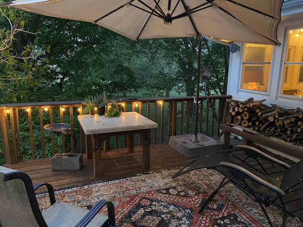 Outdoor dining - North Arrow- Warm, Stylish, Edge of Town (Manhattan)