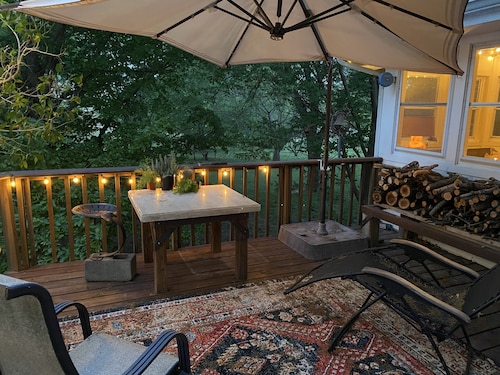 North Arrow- Warm, Stylish, Edge of Town