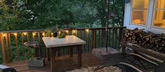 North Arrow- Warm, Stylish, Edge of Town