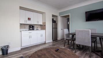Luxury Apartment, 2 Double Beds, Kitchen, Partial Sea View | Private kitchen