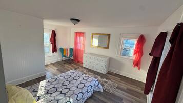 3 bedrooms, desk, iron/ironing board, free WiFi