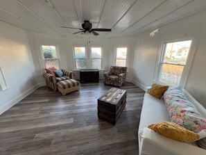 Smart TV, fireplace