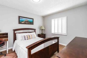 Room - Bike Themed 2Bedroom/1 Bath-Centrally Located (Fresno)