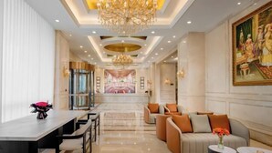 A spacious lobby with a grand chandelier, seating area, and a large painting on the wall. - Vienna Hotel (Liuyang Xincheng International) (Liuyang)