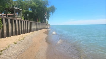 Beach nearby, sun loungers