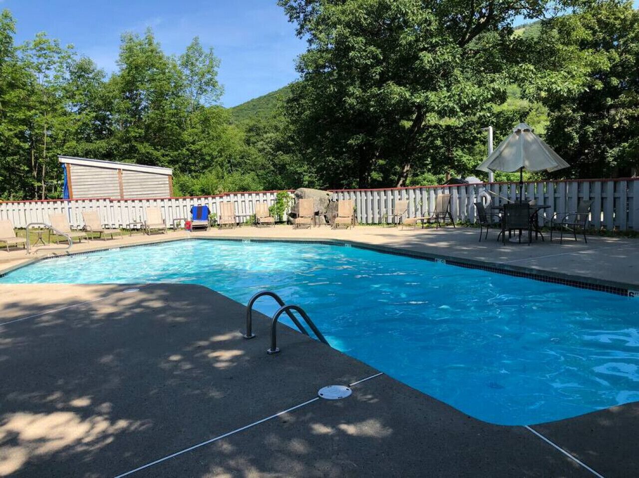 Alberca techada y alberca climatizada