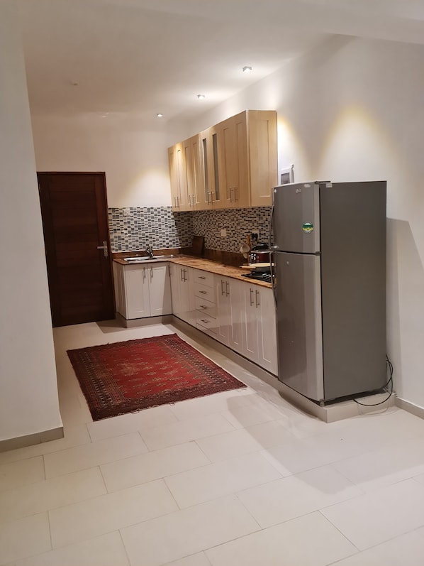 Fridge, microwave, stovetop, electric kettle