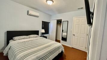 3 bedrooms, iron/ironing board, travel crib, free WiFi