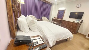 华丽双人房 | 迷你吧、客房内保险箱、笔记本电脑工作区、遮光窗帘