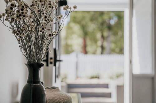 Cow Bell Cottage - Trentham, Retreat, perfect for Families, Bikers, and Foodies.