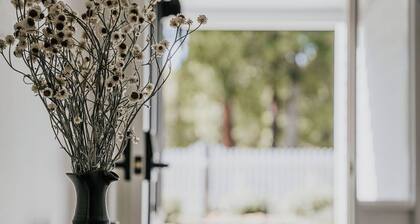 Cow Bell Cottage - Trentham, Retreat, perfect for Families, Bikers, and Foodies.