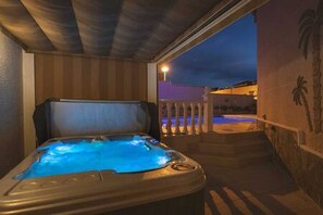 Outdoor spa tub - CH Villa Plara La Marquesa Golf (Ciudad Quesada) (Ciudad Quesada)