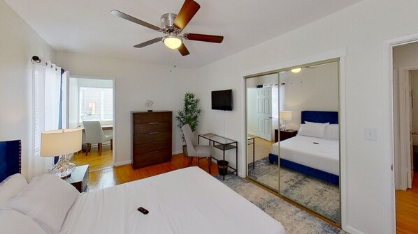 3 habitaciones, escritorio, tabla de planchar con plancha y wifi gratis