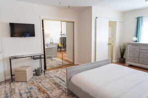 3 chambres, bureau, fer et planche à repasser, accès au Wi-Fi (inclus)